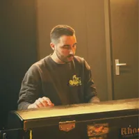 DLJ