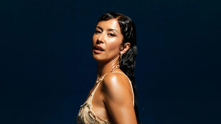 ANA MOURA