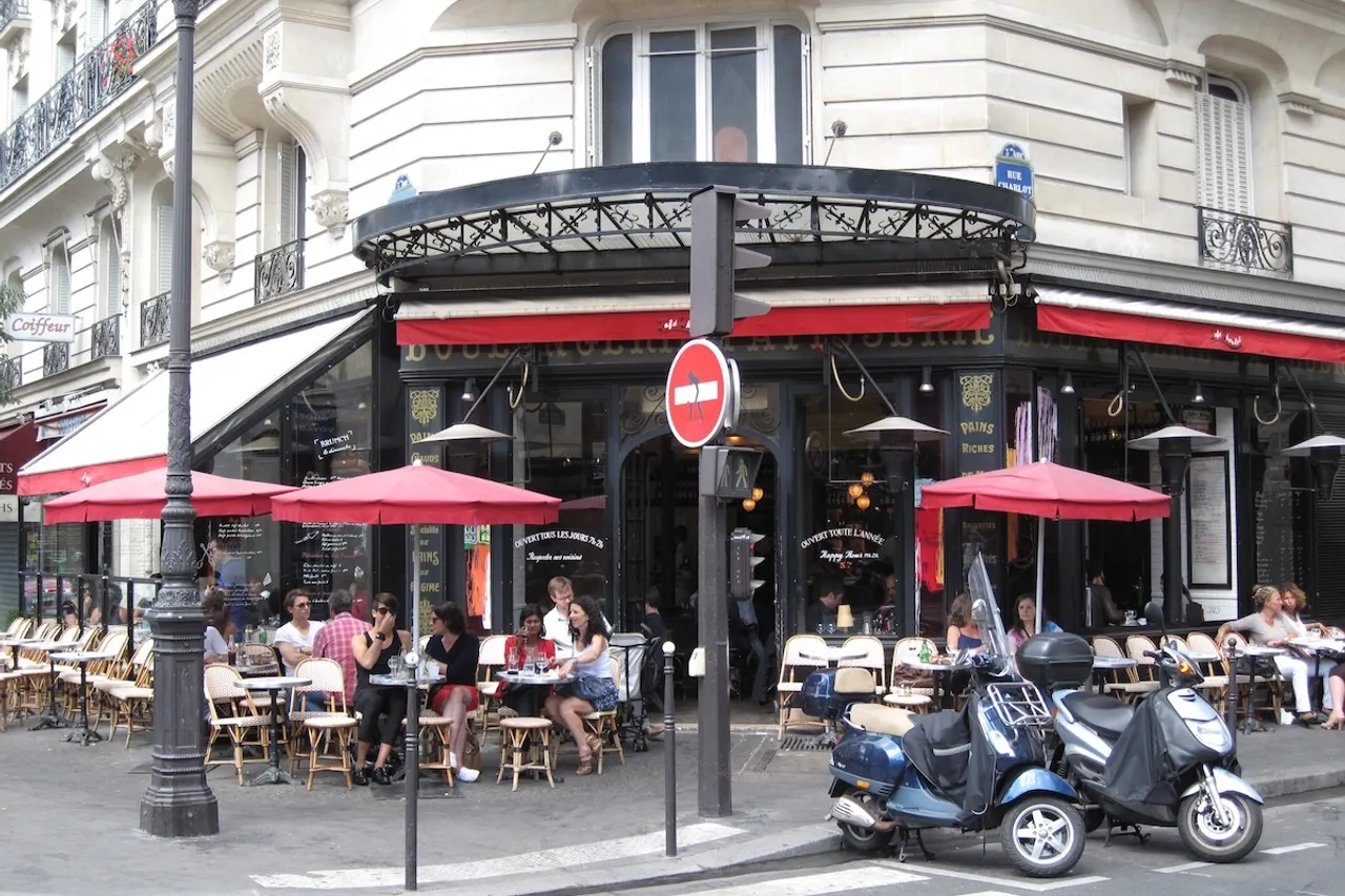 Le Café Charlot