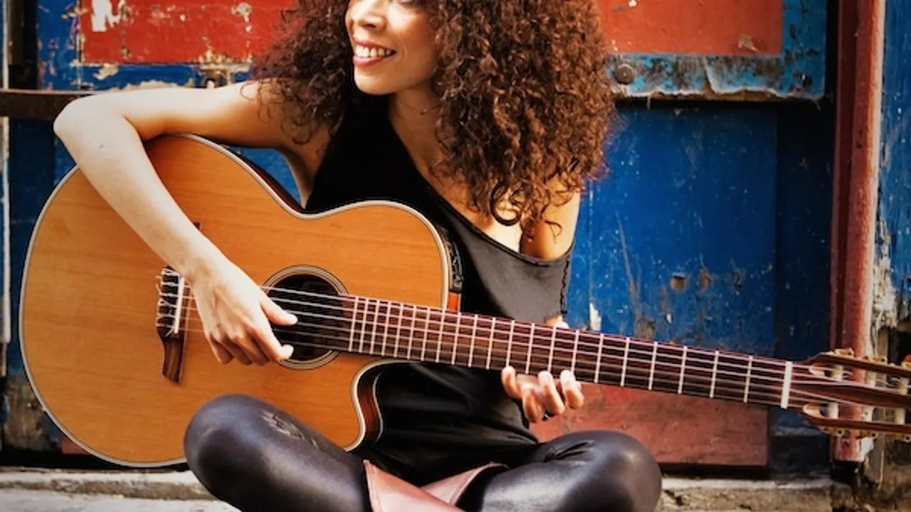 Flavia coehlo + riviere noire + laura cahen en concert