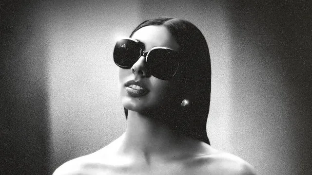 Izzy Escobar - Sunny in London