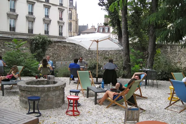 Le Café A, le dernier endroit dont on parle