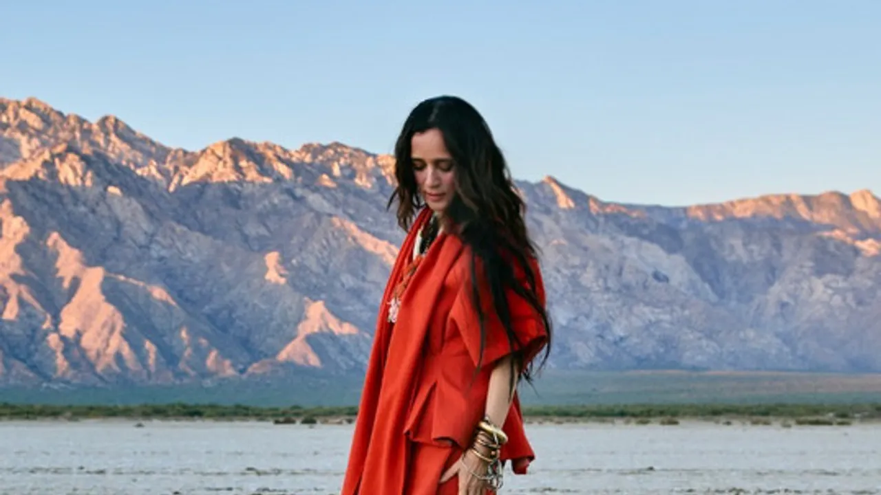JULIETA VENEGAS