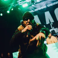 SzumH