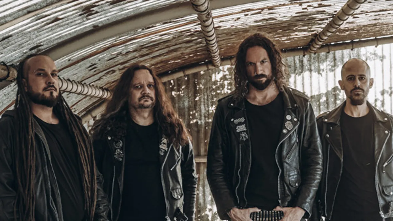 Knife & Warrant