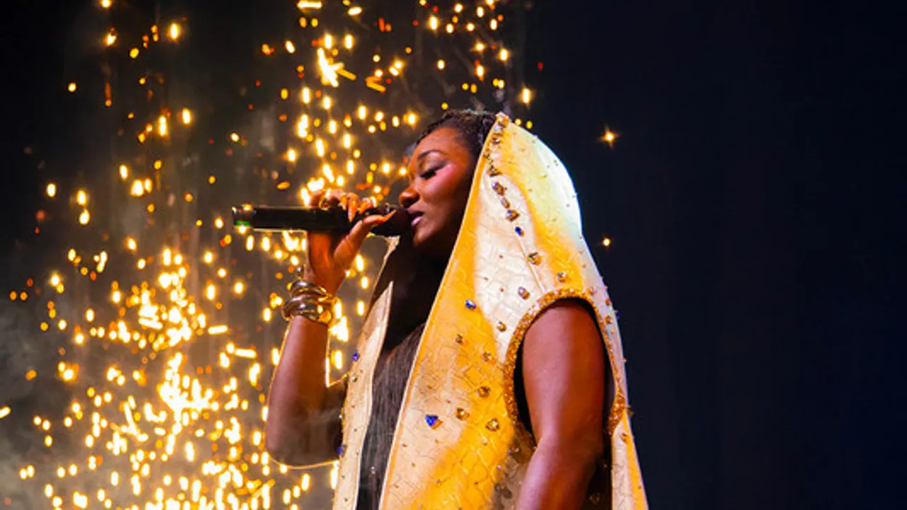 Fanny J - J Tour