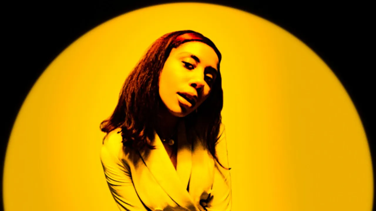 Sacré présente: 4 To The Floor #3 by Chinau avec Ella Knight