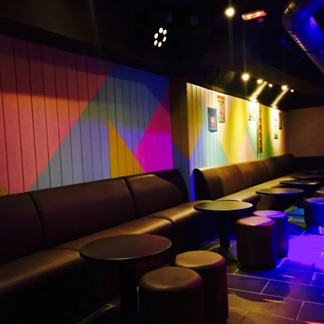 California Avenue Bar Paris