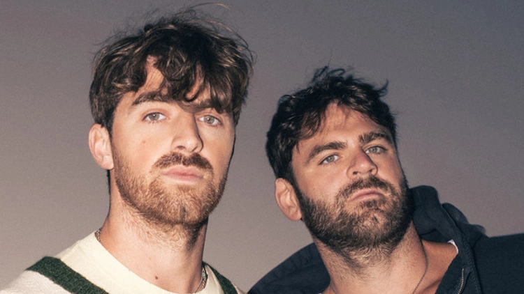 THE CHAINSMOKERS