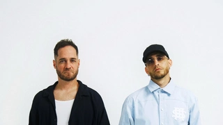 Kömma Residency : Chicks Luv Us