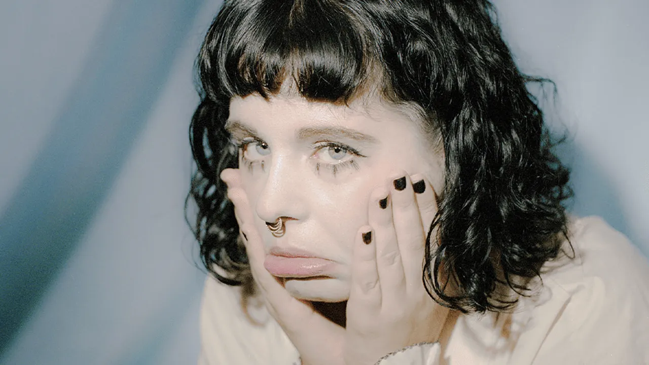 Vitrines Découvertes : Juliette Magnevasoa / La Pianiste Rouge – L'Estival