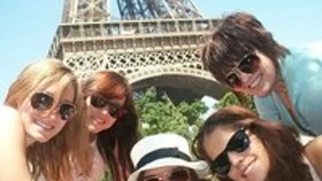 Expatriate Boat Party Paris