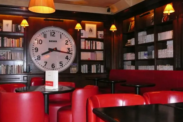 Les Editeurs, un café littéraire