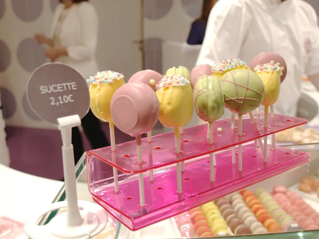 Macarons Gourmands Shop Paris