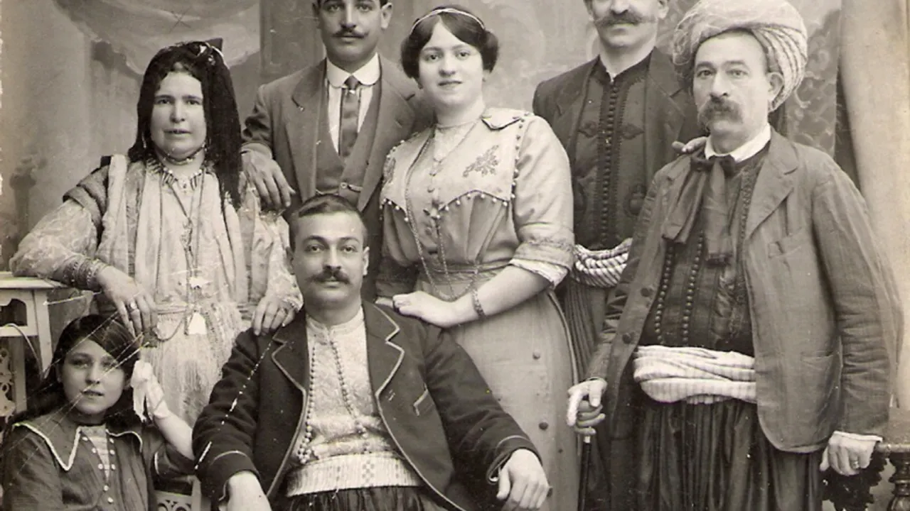Les trois exils d'Algérie; une histoire judéo-berbère