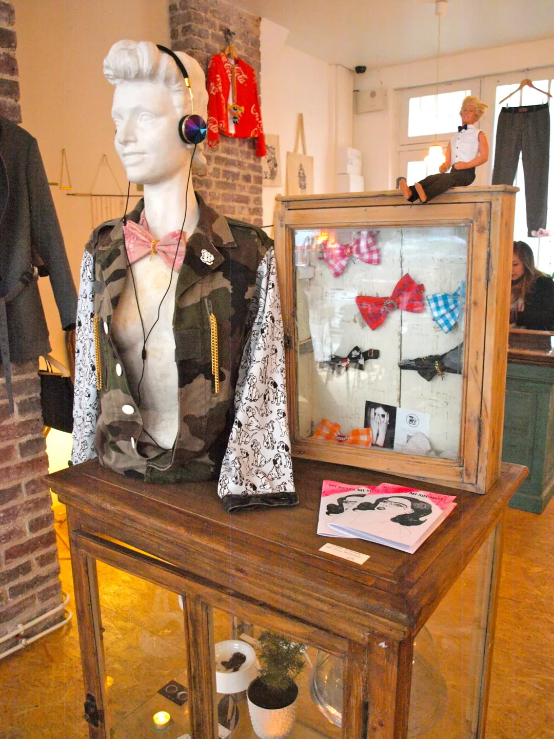 Mel, Mich & Martin Restaurant Galerie d'art Shop Paris