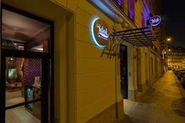 Idol Hotel