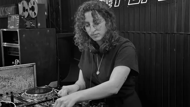 Soirée DJ Set - Laura Super