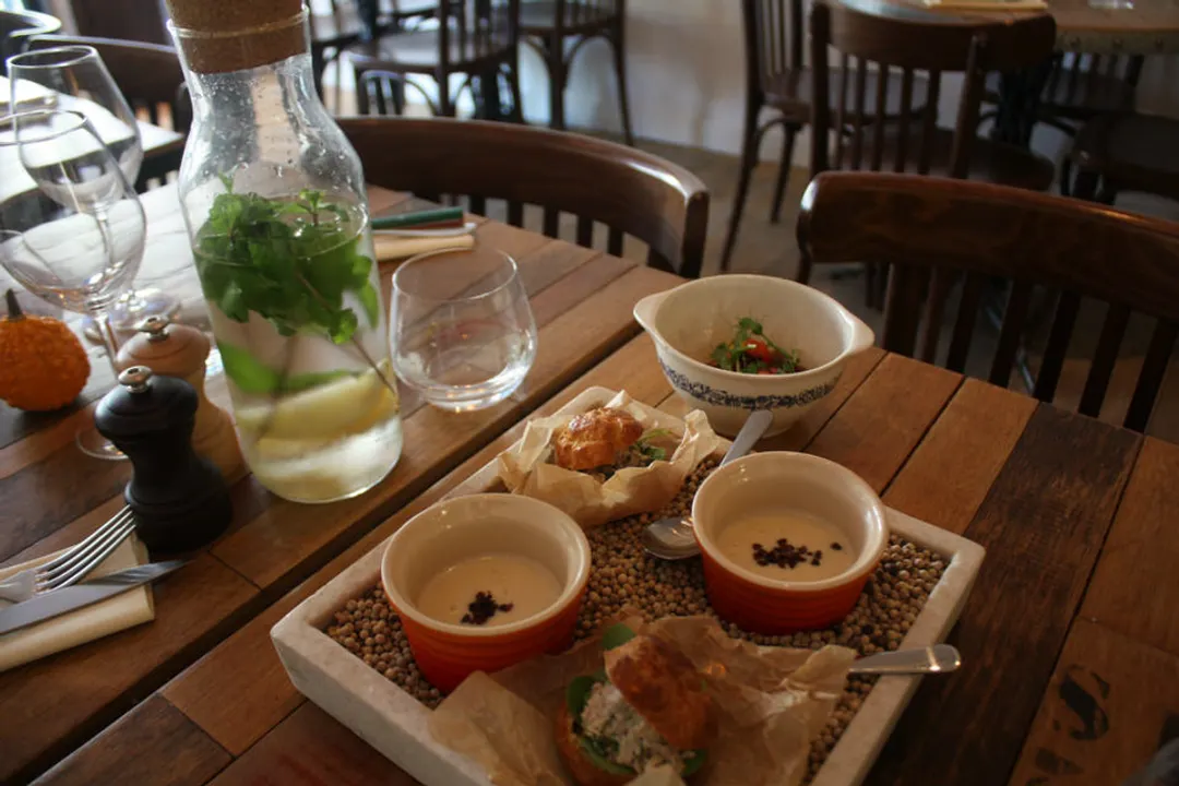 Aux Plumes Restaurant Paris