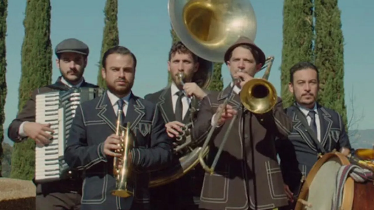The Blasting Company performs « Over The Garden Wall »