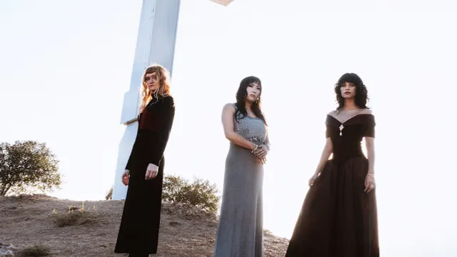 L.A. WITCH & The Buttertones