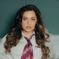 BELLA WINTH