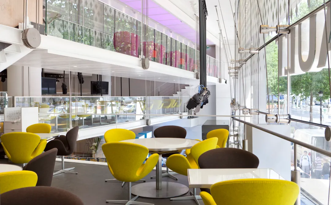 Le Défilé Renault Restaurant Galerie d'art Paris