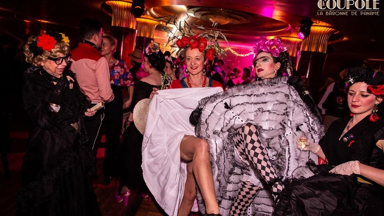 Dîner & bal costumé entre célibataires