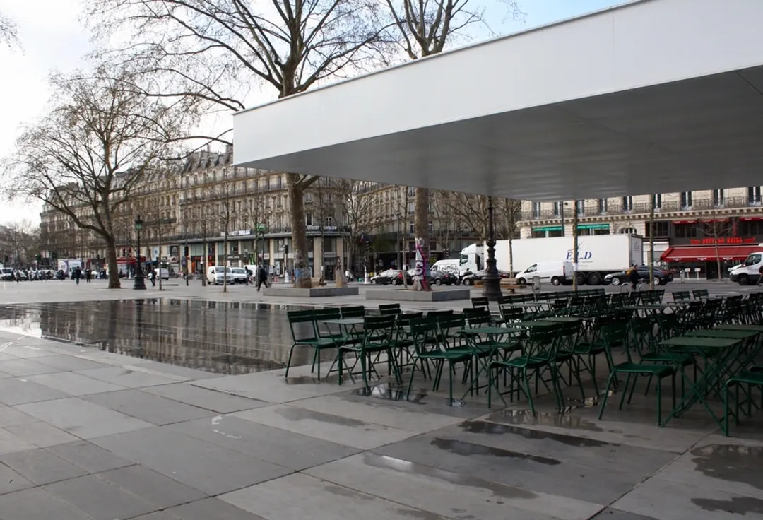 Café Fluctuat Nec Mergitur Restaurant paris
