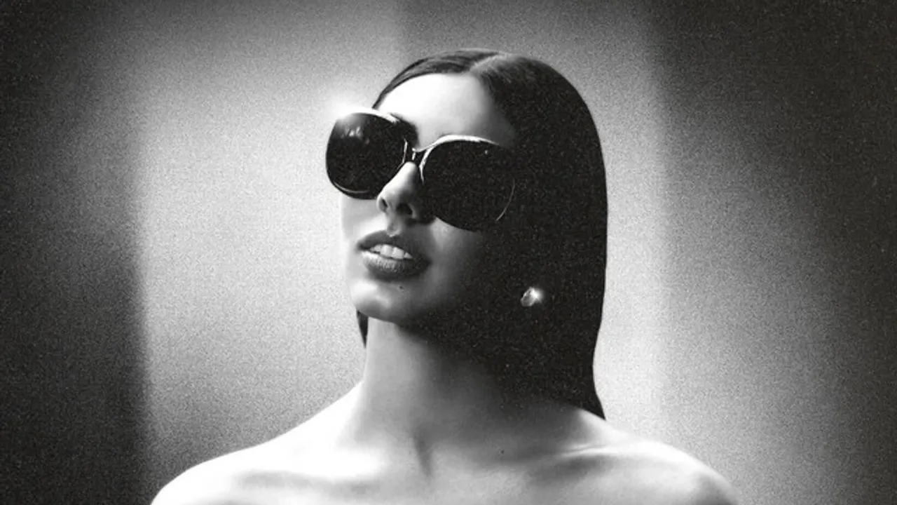 Izzy Escobar - Sunny in London