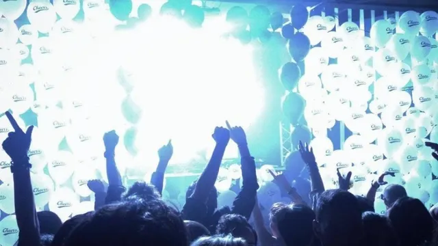 Club // Cheers
