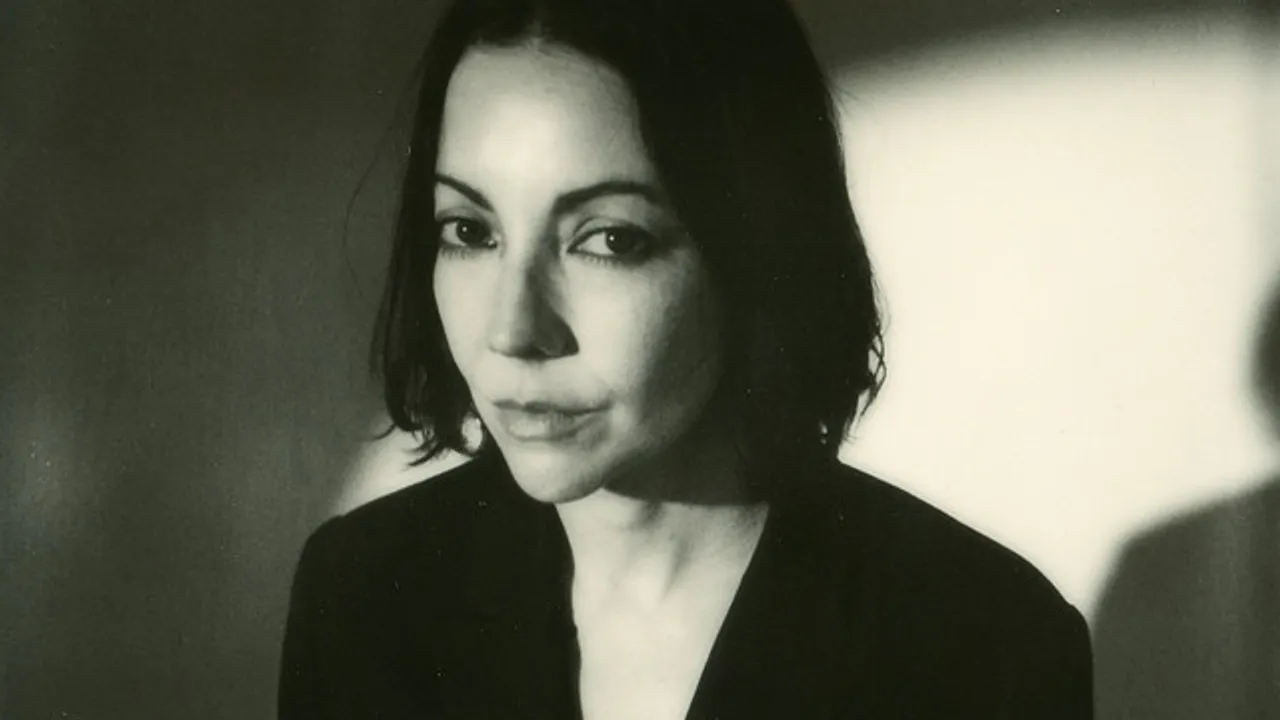 Lucrecia Dalt, Dialect