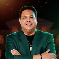 Alex León